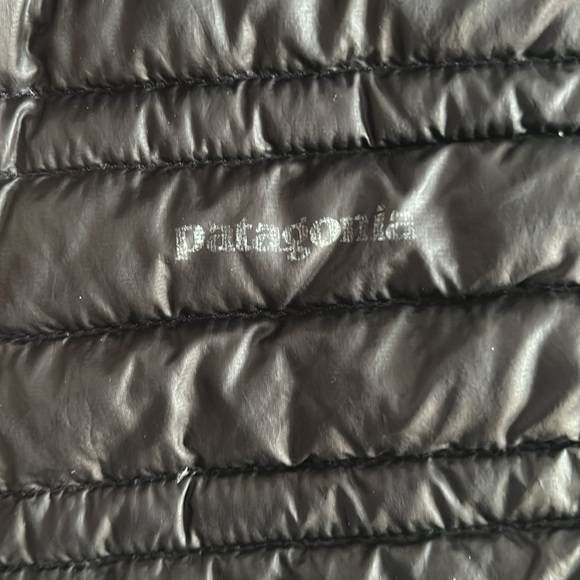 Patagonia Women's Black Vest - Size Medium - Picture 3 of 3